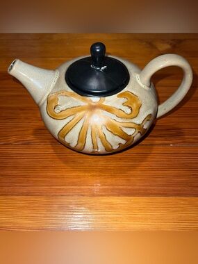 PIER 1 Kioko Teapot